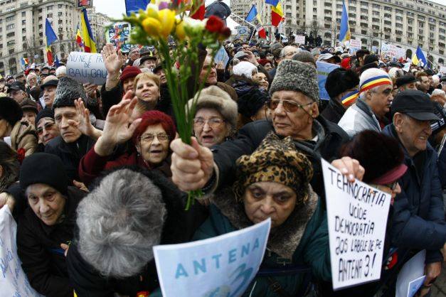 Miting organizat de Antena 3 a avut loc vineri, în Piaţa Constituţiei, Foto: adevarul.ro