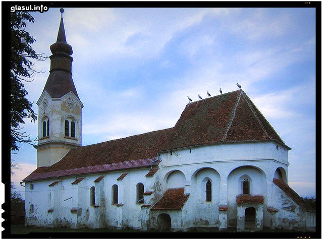 Biserica fortificată, monument istoric și de arhitectură din secolul al XIII-lea.