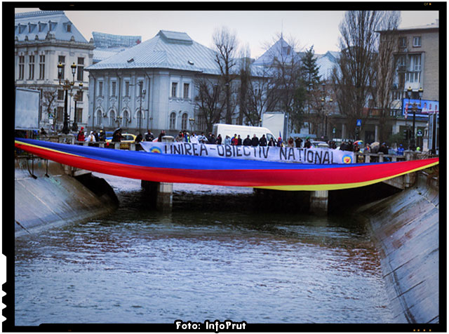 Pod tricolor peste Dâmbovița cu ocazia Zilei Unirii Principatelor Române, Foto: InfoPrut