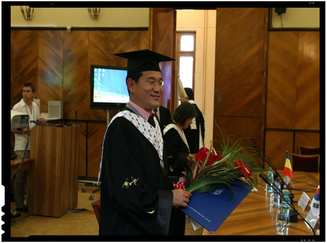 prof.dr. Jeong o Park, de la Hankuk University of Foreign Studies, Seoul, director al Departamentului de Studii Romanesti si Profesor de Onoare al UAIC, foto: uaic.ro