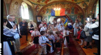 Ne-am îndeplinit misiunea de a-i înveșmânta pe cei 40 de copii ce merg la biserica ortodoxă păstorită de părintele Mihai, în straie naționale