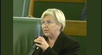 (VIDEO) Evdochia Aelenei, senator, bolnavă de cancer, bate obrazul Guvernului: “Puneți sula în coaste ministrului să ne salveze”