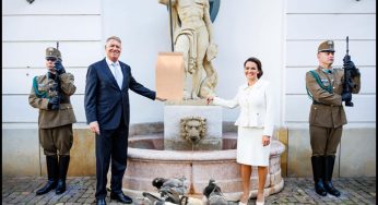 Viktor Orban l-a trimis pe Iohannis la hrănit porumbeii. N-a avut timp și chef de el