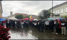 În România românii cer în stradă dreptul la învățământ în Colegiul Național „Mihai Viteazul” din Sfântu-Gheorghe