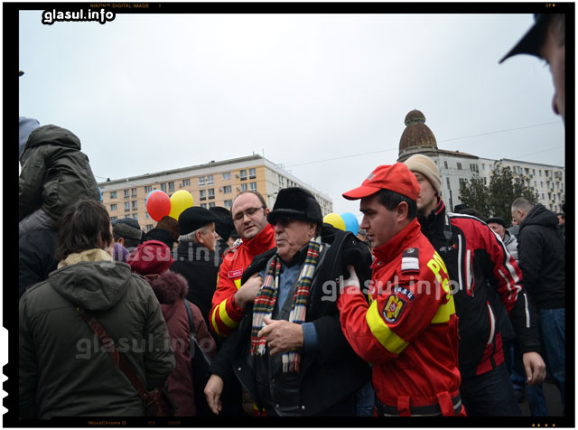 Unui iesean i s-a facut rau in timpul manifestarilor de Ziua Unirii si a fost dus cu salvarea