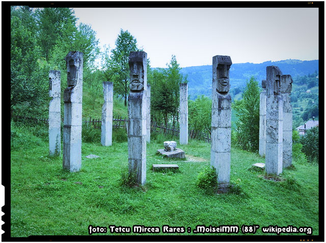 Ansamblul monumental de la Moisei al sculptorului Gheza Vida ridicat în memoria victimelor, „MoiseiMM (88)” de Țetcu Mircea Rareș , commons.wikimedia.org