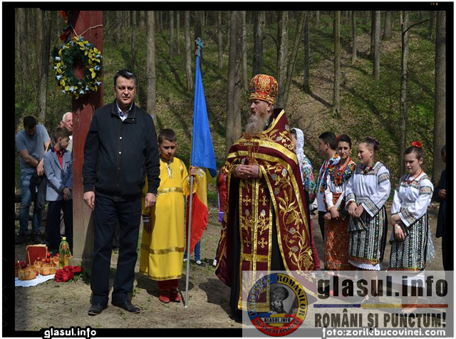 LA STEJARUL LUI STEFAN CEL MARE SI SFANT DIN CODRII COSMINULUI