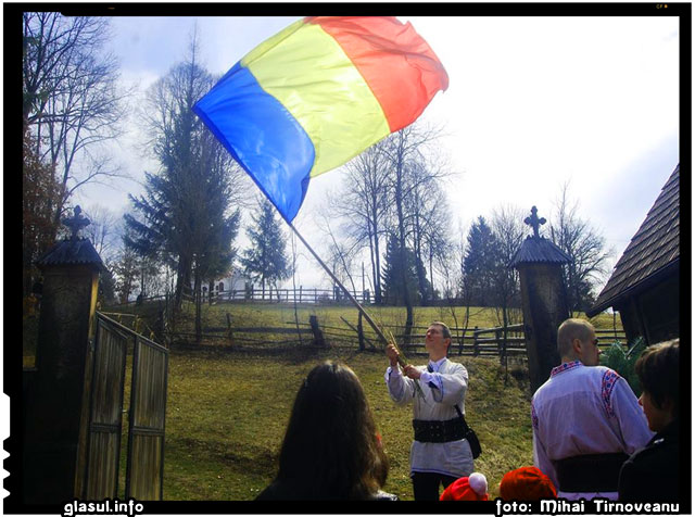 Ce poate fi mai frumos decat sa-ti vina la locul de munca romanii cu steaguri tricolore pentru Harghita si Covasna?