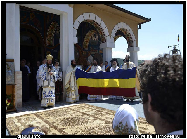 Preasfintitul Andrei, Episcopul Harghitei si Covasnei: "Tricolorul, Icoană a Neamului Românesc"., foto: Mihai Tirnoveanu