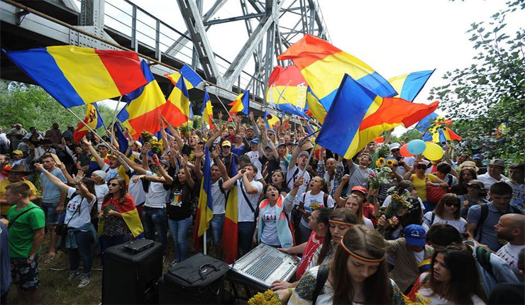 Jumatate din cetatenii Republicii Moldova au cetatenia romaneasca, iar o treime sustine UNIREA