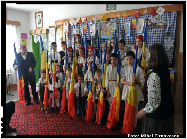 Cuvinte tulburatoare a rostit un copil de zece ani in momentul in care si-a vazut colegii cu drapelele in maini: „Ia uite, parca suntem in Romania”