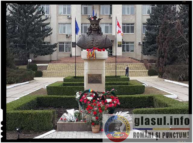 Un nou implant de romanism in Republica Moldova. Un bust al lui Stefan cel Mare a fost donat de catre Societatea Cultural-Istorica "Mihai Viteazul"