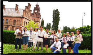 TINERII DIN CERNĂUŢI AU SĂRBĂTORIT ZIUA UNIVERSALĂ A IEI ROMÂNEŞTI, Foto: zorilebucovinei.com