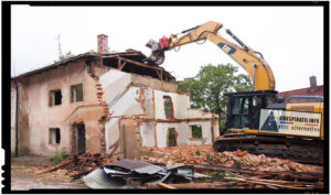 In 2013, un bulgar cu datorii si-a demolat casa si a trimis ramasitele acesteia in fata bancii