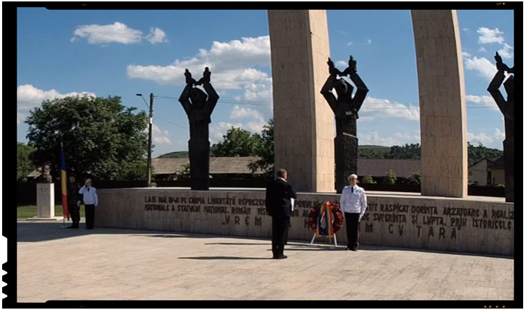 Klaus Iohannis la monumentul „Gloria” de pe Câmpia Libertăţii de la Blaj, Foto: captura video facebook/ alba24.ro