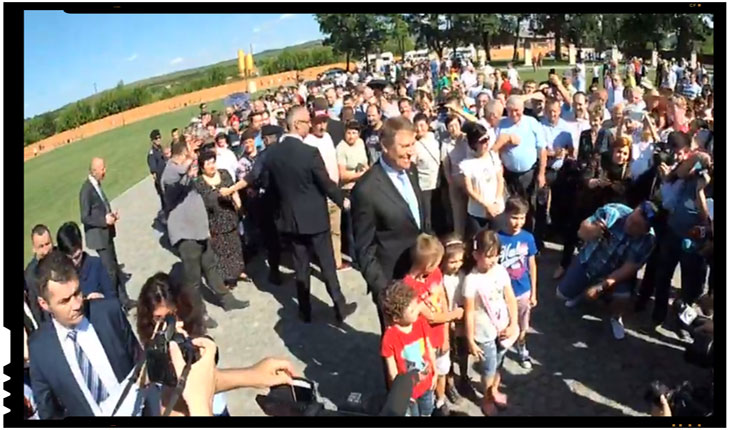 Și-a început Klaus Iohannis campania electorală?, Foto: captura video facebook / alba24.ro