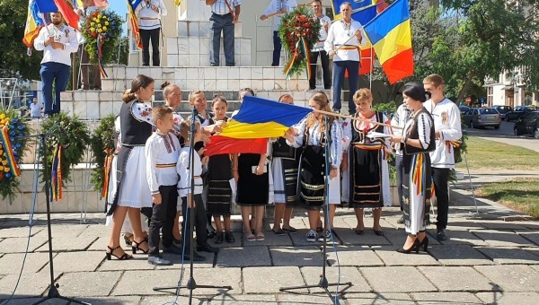 Un moment solemn a avut loc prin rostirea unui Jurământ către Eroul Național Avram Iancu de grupul de moți din Scărișoara Nouă.