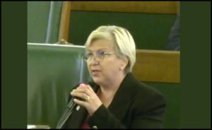 (VIDEO) Evdochia Aelenei, senator, bolnavă de cancer, bate obrazul Guvernului: "Puneți sula în coaste ministrului să ne salveze"