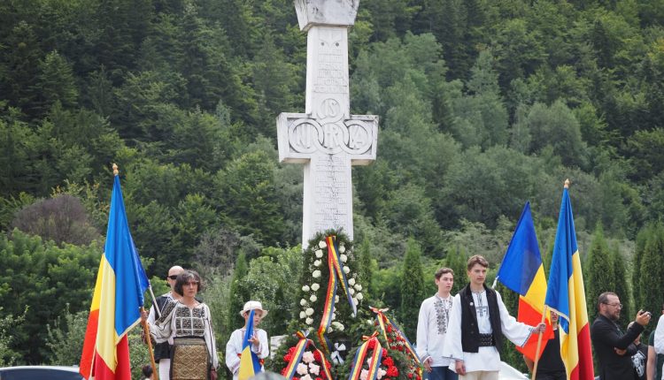 Eroii nu mor niciodată. Comemorarea luptătorilor anticomuniști din Țara Făgărașului, la Cruce