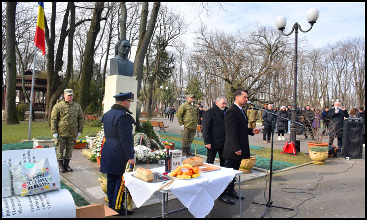 Astăzi s-a desfășurat în Parcul Copou din Iași evenimentul ”In memoriam Grigore Vieru”- 90 de ani de la naștere, Foto: Facebook / Casa de Cultură a Municipiului Iaşi "Mihai Ursachi"