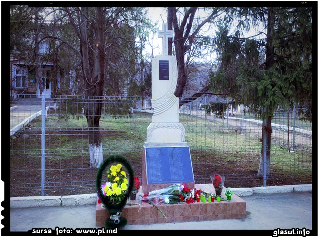 Un memorial dedicat celor deportati a fost inaltat la Podgoreni, Orhei