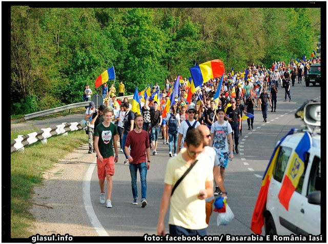 1000 de tineri curajosi au pornit din Chisinau pe jos spre Bucuresti cu un singur gand: UNIRE!, foto: Basarabia E România Iași