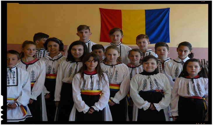 Straiele populare românești au ajuns la cetele de flăcăi și la domnițele din Mărtănuș