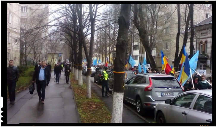 Drumul Unirii la Chisinau: cateva sute de oameni au marsaluit prin capitala Republicii Moldova