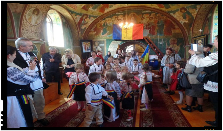 Ne-am îndeplinit misiunea de a-i înveșmânta pe cei 40 de copii ce merg la biserica ortodoxă păstorită de părintele Mihai, în straie naționale, Foto: Mihai Tirnoveanu