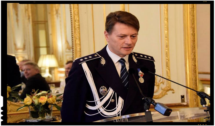 Un ofițer român de poliție a fost decorat de ministrul francez de Interne Gérard Collomb, prin „Ordin pentru merite deosebite în Franța”
