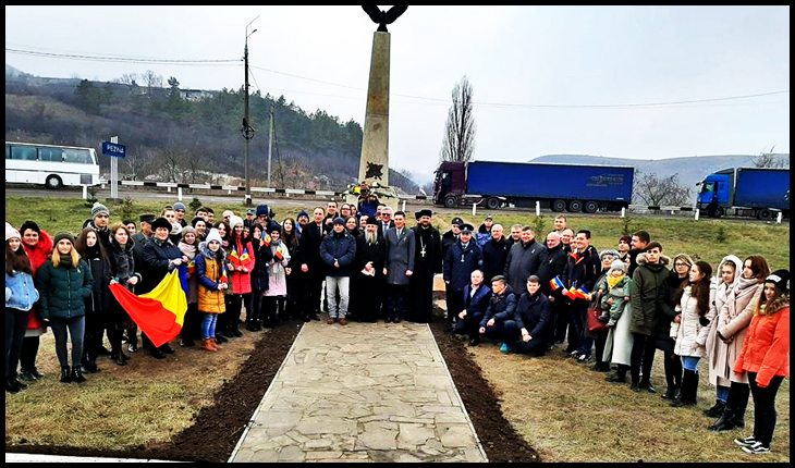 Monument al eroilor români din Primul Război Mondial, distrus de sovietici, refăcut și inaugurat la Rezina în Republica Moldova, Foto: Facebook / Primaria Rezina