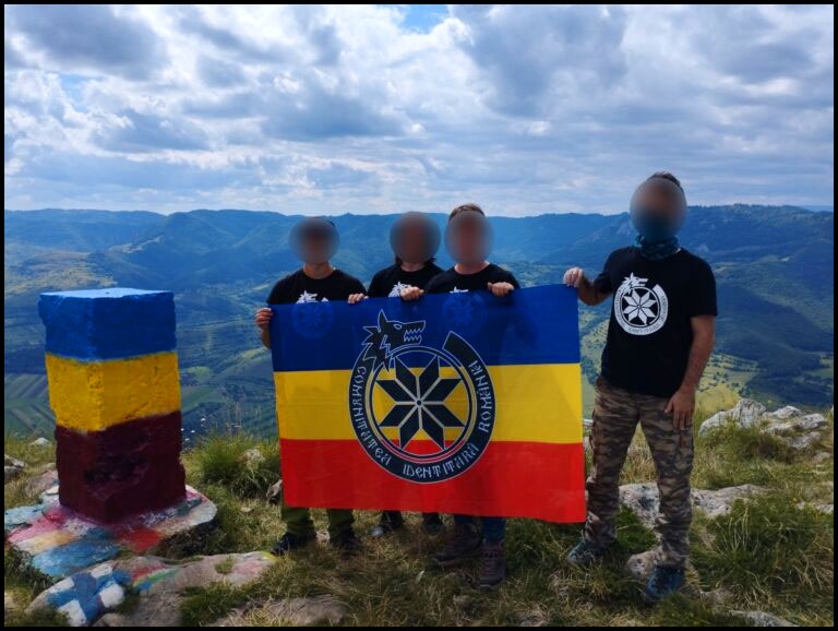 Acțiune de redecorare a bornelor de la Colții Trascăului. în Ardeal doar tricolorul românesc!