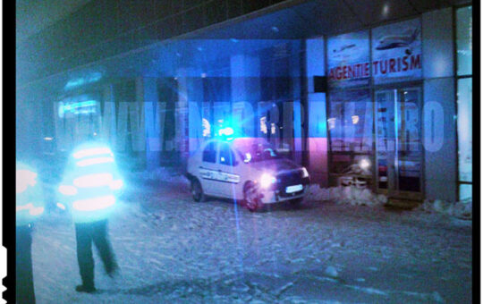 EXCLUSIV FOTO Amenintare cu bomba intr-un bloc, langa Primarie: 30-35 de persoane au fost evacuate, foto: infobraila.ro