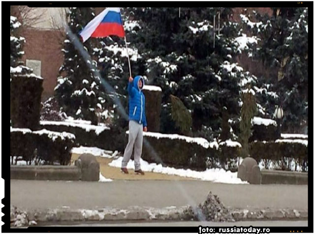 La Târgu Mureș maghiarii cer autonomie cu steagul Rusiei in mana?, foto: russiatoday.ro