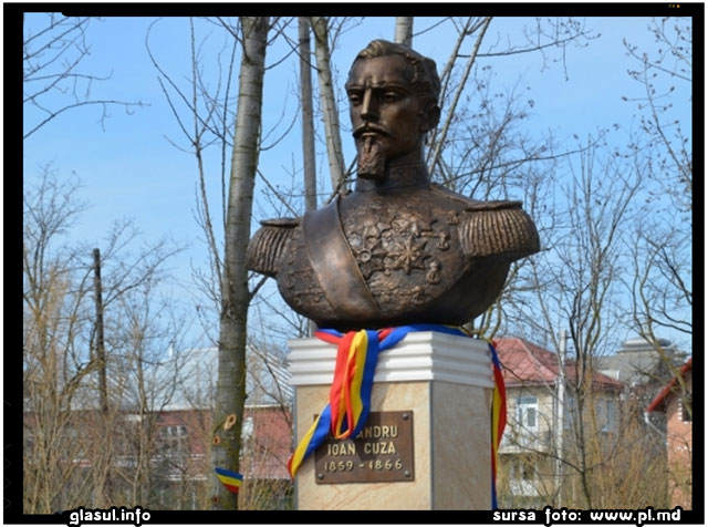 La Gura Galbena a fost instalat un monument al Domnitorului Ioan Alexandru Cuza, sursa foto: www.pl.md