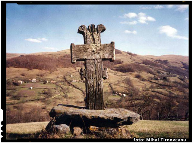 E-naltă până la Cer, Crucea Ta, brav Român, foto: Mihai Tirnoveanu