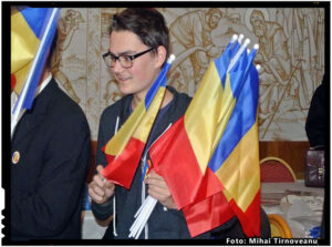 110 steaguri tricolore au ajuns in mainile românilor reprezentanti ai Forumului Civic al Românilor din Harghita, Covasna si Mures, foto: Mihai Tirnoveanu