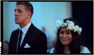 Valoarea identitatii - mireasa maori in lacrimi atunci cand nuntasi efectuaza dansul Haka, Foto: captura Youtube