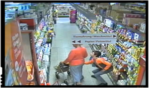 Feriti-va portofelele! Hotii au inventat noi metode de a va lasa lefteri!, Foto: captura video Viral Romania