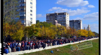 Peste 250.000 de pelerini au participat in acest an la pelerinajul Sf. Parascheva. Se tem cei care incearca sa dezbine neamul romanesc ca ardelenii si muntenii cunosc cu adevarat ce inseamna mult hulita Moldova?