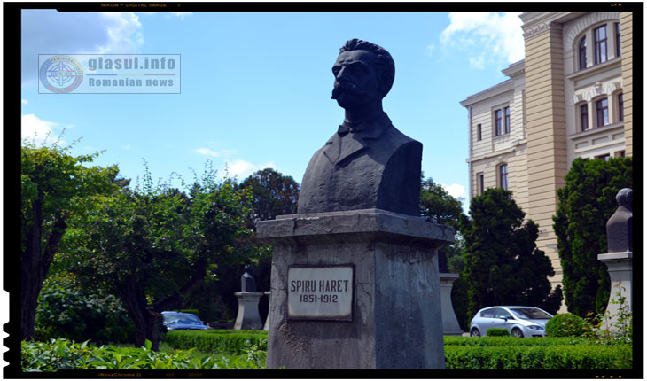 Statuia lui Spiru Haret din IASI, situata pe Bulevardul Carol I , langa Universitatea A. I. Cuza, Foto: Fandel Mihai