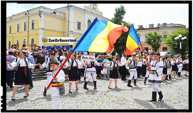 "HORA UNIRII" - LA FESTIVALUL „ÎN GRĂDINA CU FLORI MULTE”, Foto: ZorileBucovinei.com
