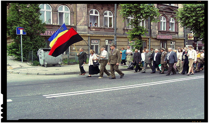 Sloganul utilizat de colaboratorii ucraineni ai Germaniei naziste va fi de acum salutul oficial în Armata Ucraineană