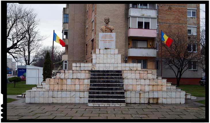 Unui consilier local de la Carei i s-a refuzat dreptul de a depune un proiect de hotărâre cu privire la reabilitarea soclului pe care este amplasat bustul lui Avram Iancu?, Foto: BuletindeCarei.ro