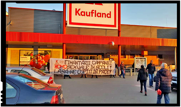 Protest inedit la Kaufland: "Lasă-ne copiii în pace!", Foto: facebook.com/jnepiisfantuluigheorghe/