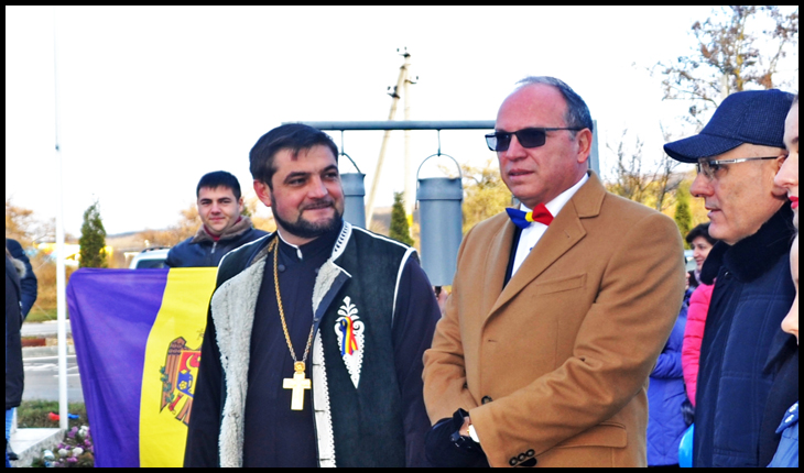  Preotul Sergiu Aga și ambasadorul României, Daniel Ioniță 