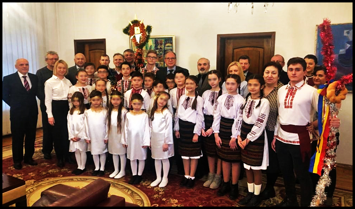 Grup de colindători la Ambasada României de la Chișinău, Foto: chisinau.mae.ro