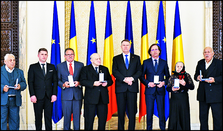 Klaus Iohannis a decorat Institutul „Elie Wiesel” cu Ordinul „Meritul Cultural” în grad de Cavaler, Foto: presidency.ro