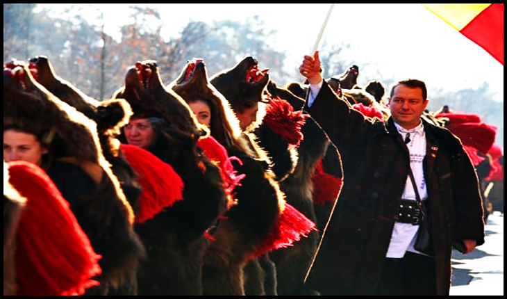Dansează Ursul Românesc, de peste 2000 de ani dansează. Pe 24 Ianuarie, Urșii din Dărmănești au trecut Carpații pentru a ajunge la Sfântu Gheorghe, Covasna
