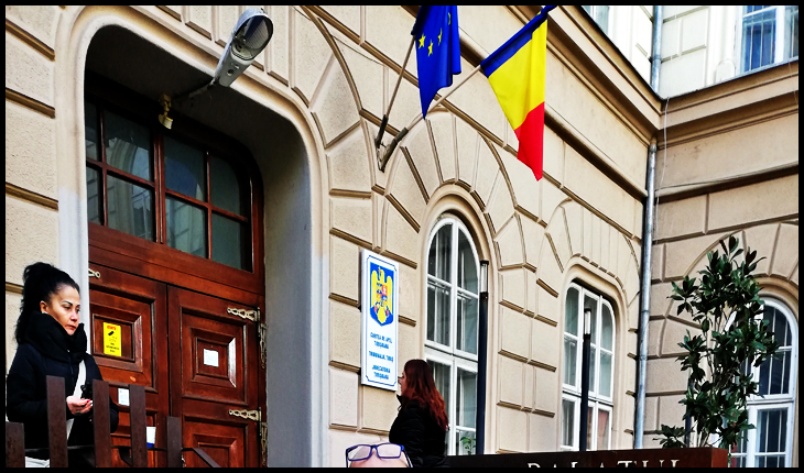 Vatra Românescă: "Justiţia şi mafia retrocedărilor ilegale au câştigat sediul Uniunii Vatra Românească din Arad"